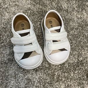Burberry baby shoes